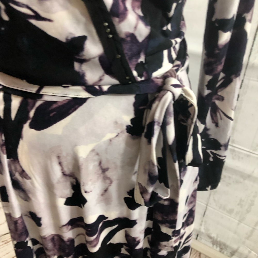 Like New! Simply Vera Wang Floral Wrap Dress - image 7